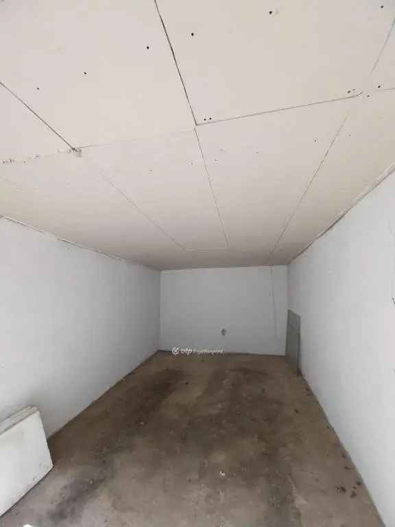 Eladó garázs Nyíregyháza belvárosában 15m2