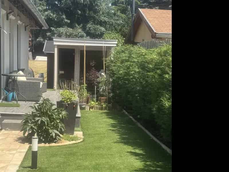 110 nm-es modern családi ház Veresegyházon - medence szauna napelem