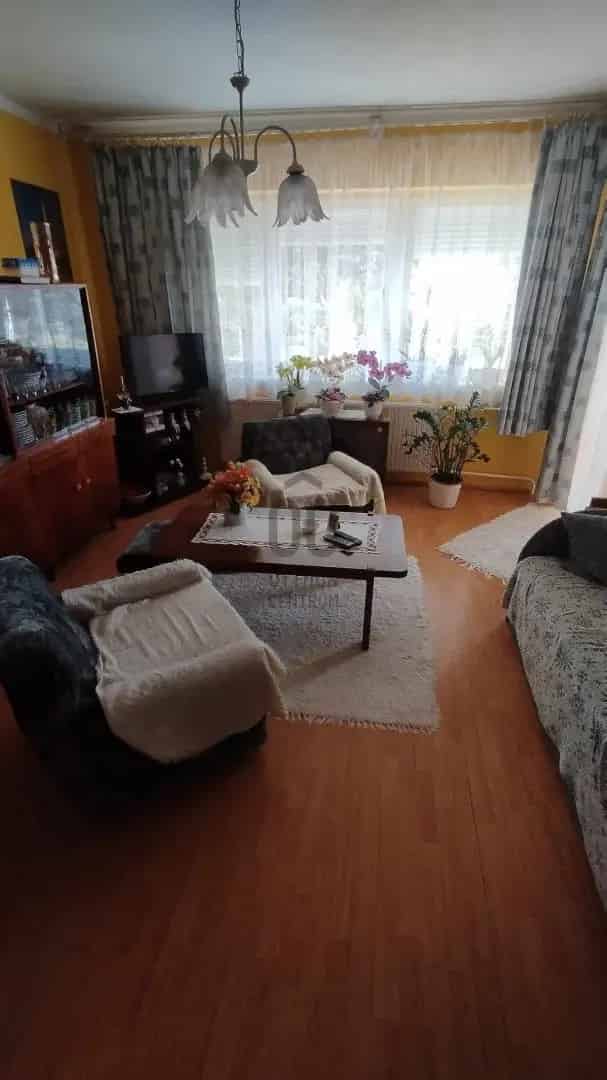 Ajka 3 szobás téglalakás garázzsal és kerttel eladó
