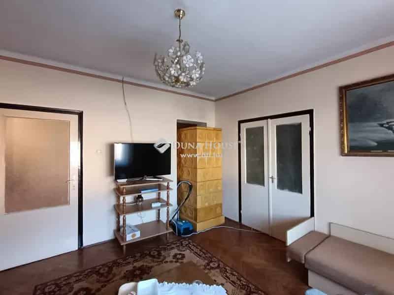 Kisbéri családi ház eladó - 3 szoba, garázs, telek