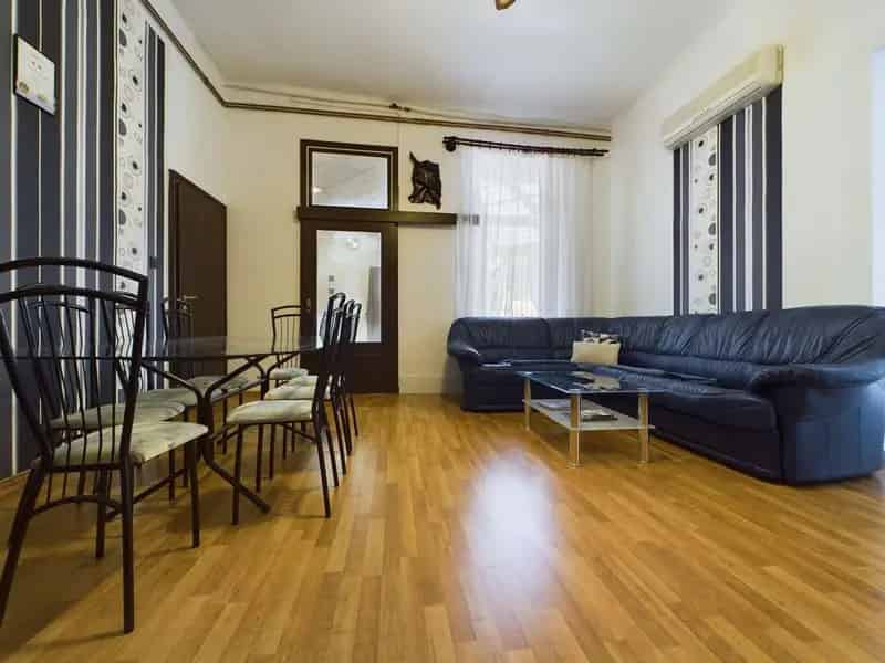 Pécs Belvárosi Polgári Otthon üzlethelyiséggel és Padlással Eladó