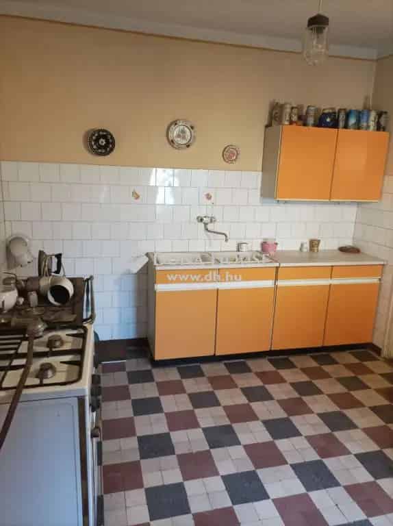 Tata Belváros 75m2-es családi ház 473m2 telekkel eladó