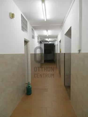 Solti eladó kereskedelmi ingatlan 572 m2