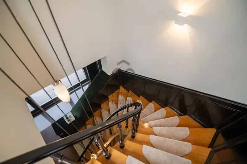 Budapest II kerulet 340 nm-es villa elado