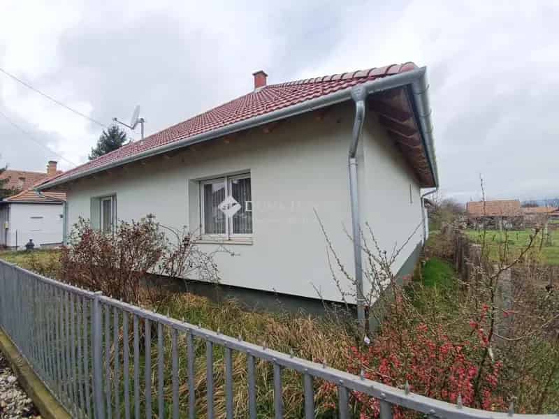 Balatonberényi 3 szobás családi ház eladó - felújított, nagy telek