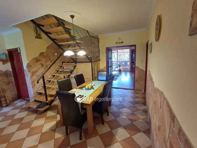 Eladó Családi Ház Tiszaújvárosban