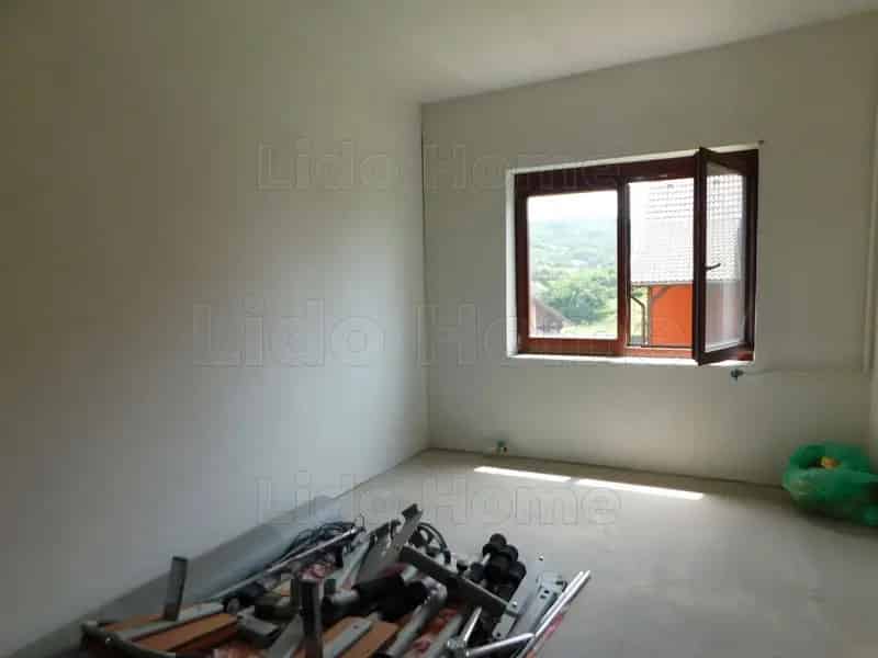 Döbröközi 215m2-es 3 szintes családi ház eladó