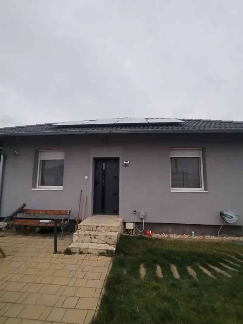Taksony t

ópark 91nm-es 4 szob


ás ikerházfél elad

ó