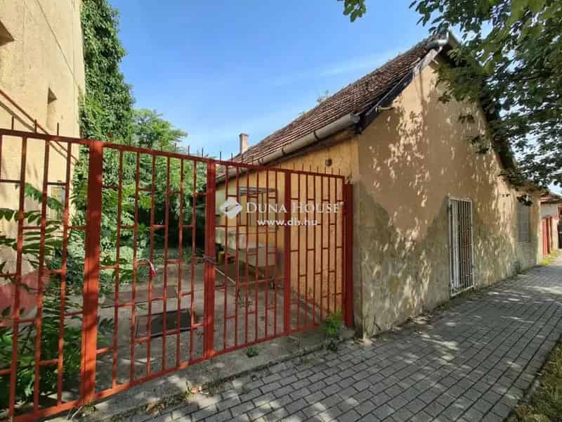 Két családi ház egyben eladó - befektetőknek és családoknak