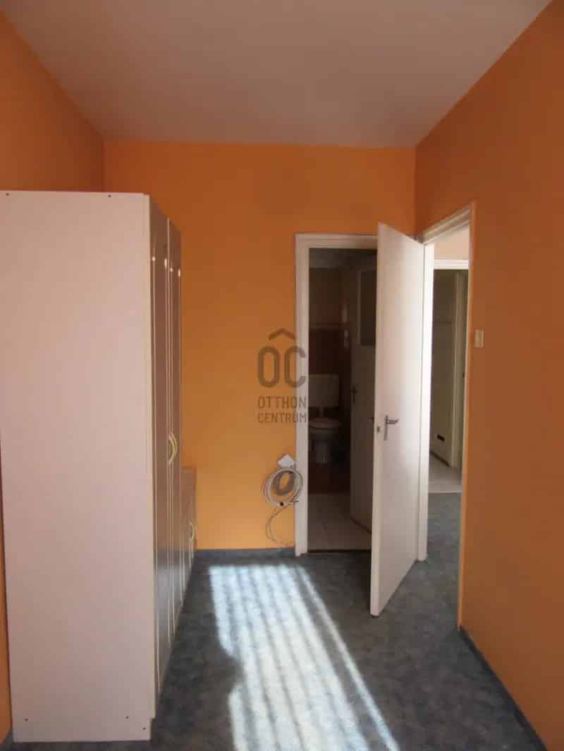 39 nm-es felújított lakás Debrecen belvárosában Petőfi téren eladó