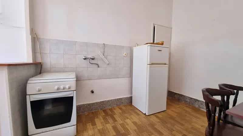Váci Főtérhez közeli 1 1 félszobás kertkapcsolatos földszinti lakás eladó