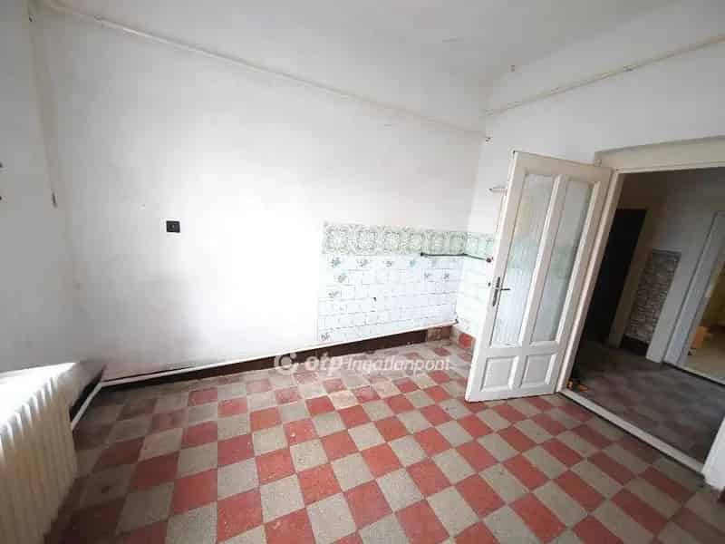 Salgótarján 64nm-es 2 szobás családi ház eladó garázzsal