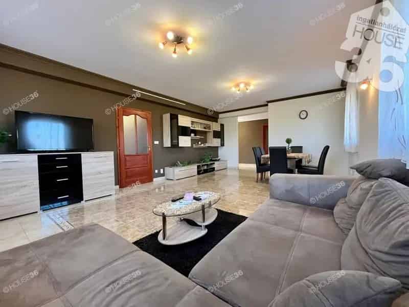 Kunadacsi családi ház eladó - 197 m2, jacuzzival, garázzsal