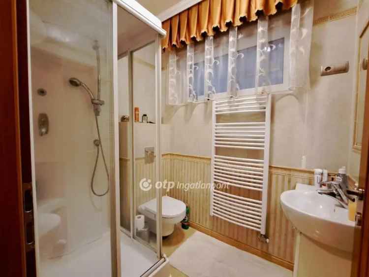 200 m2-es 3 hálószobás családi ház Nyíregyházán