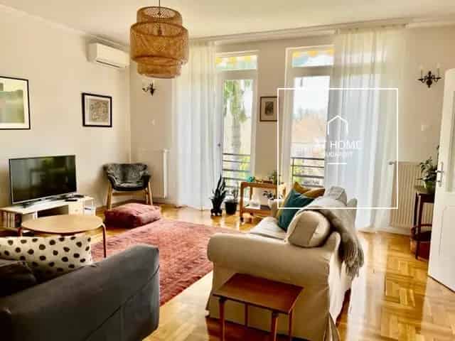 Elegáns ikerház kiadó Budapest II kerületben