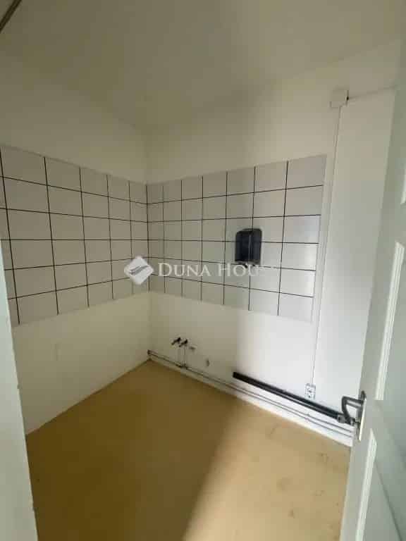 Debrecen-Józsán 31 2 nm-es üzlethelyiség kiadó