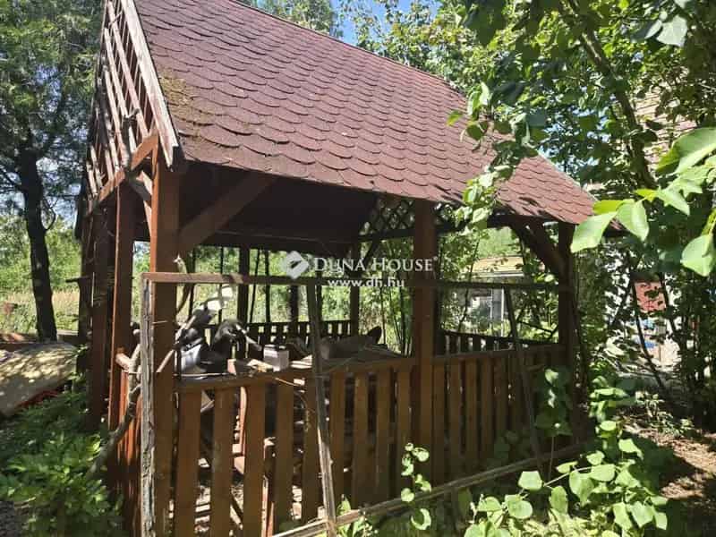 Eladó présház Szabadbattyánban 1073 m2-es telken