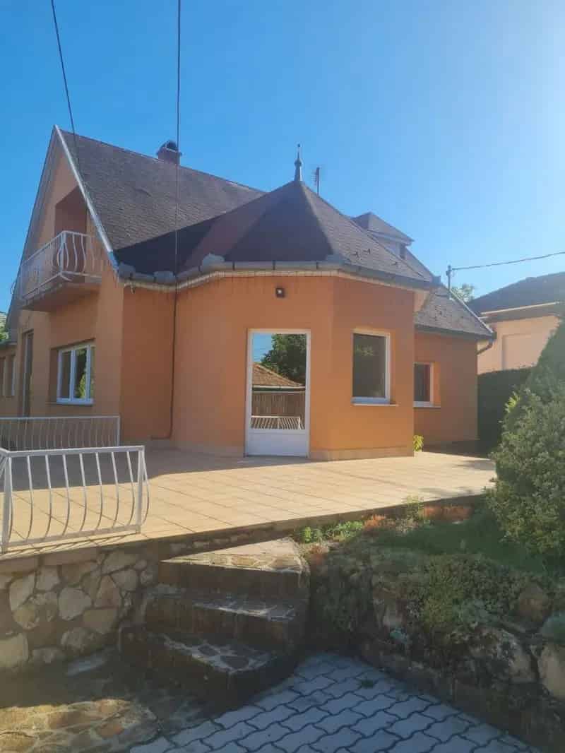 Göd Alsógöd 300 nm-es 6 szobás családi ház eladó