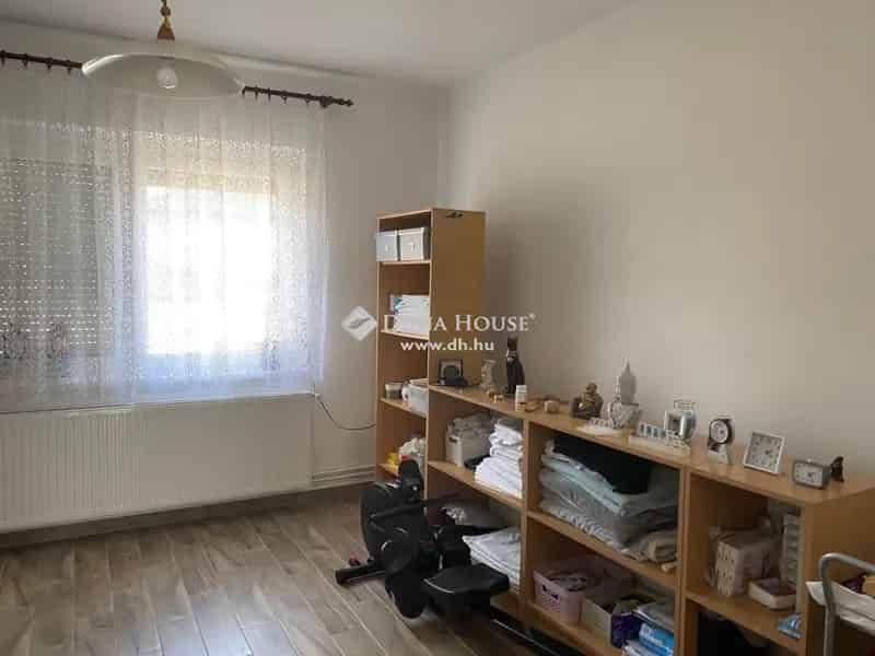 Felujitott csaldi haz uzlethelyiseggel Alcsutdobozon