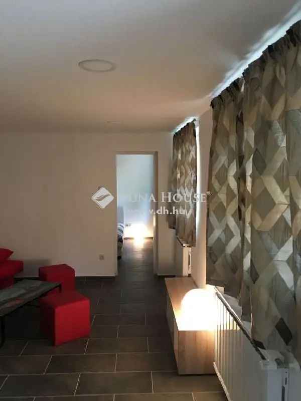 Felujitott csaladhaz a XIII keruletben 100m2 40m2