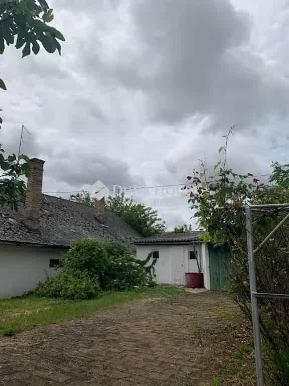 130m2-es családi ház eladó Pakson