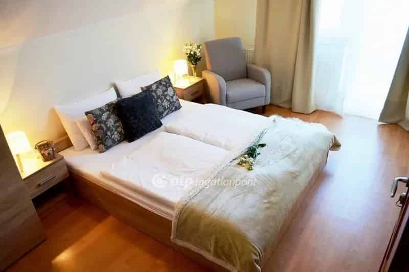 Gyulai Apartmanház Eladó - 260 nm, 5 Apartman, Dupla Garázs, Szauna