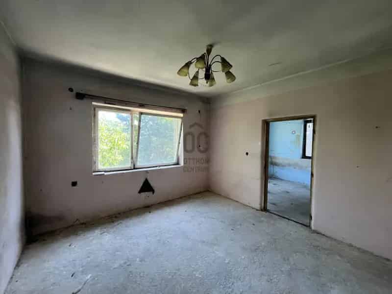 Felujítandó családi ház Tinnyén - 802 m2 telek - Garázs