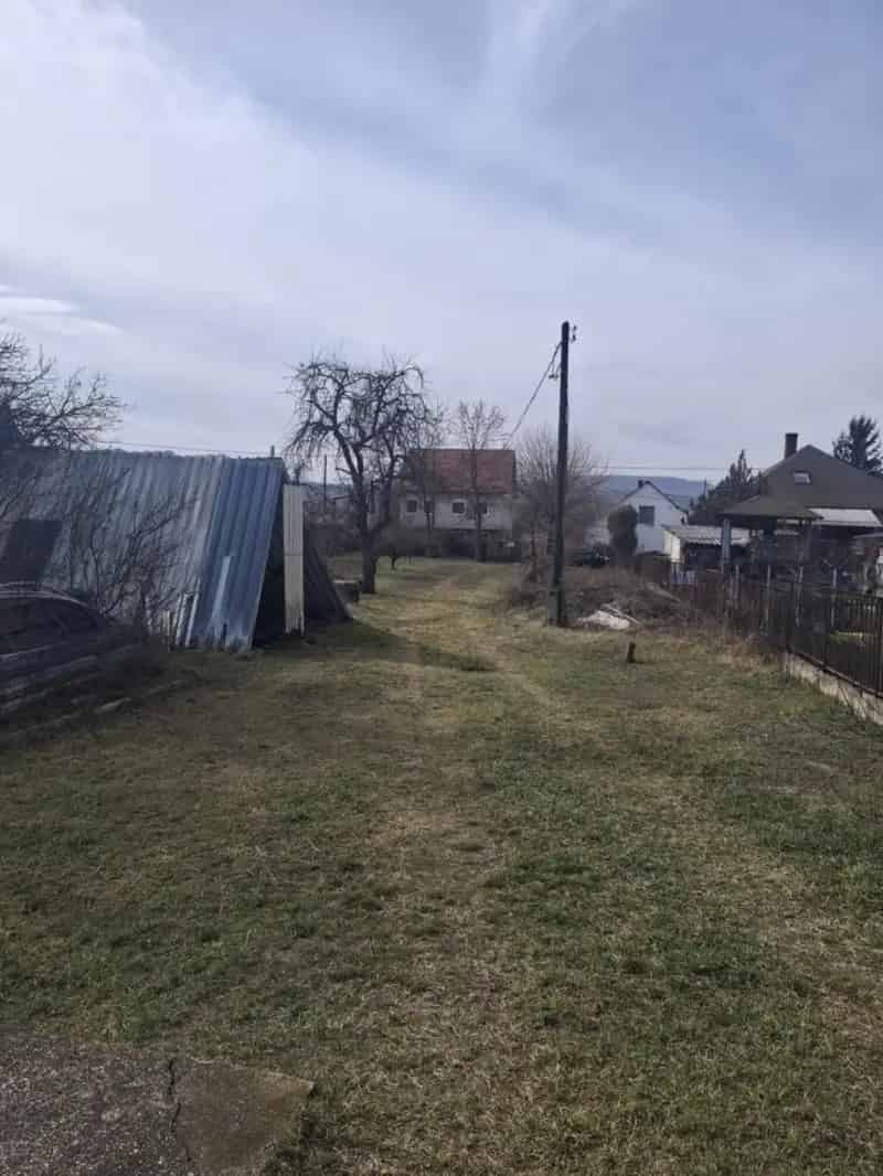 Esztergom Kertváros 2262 nm-es Telek Felújítandó Házzal