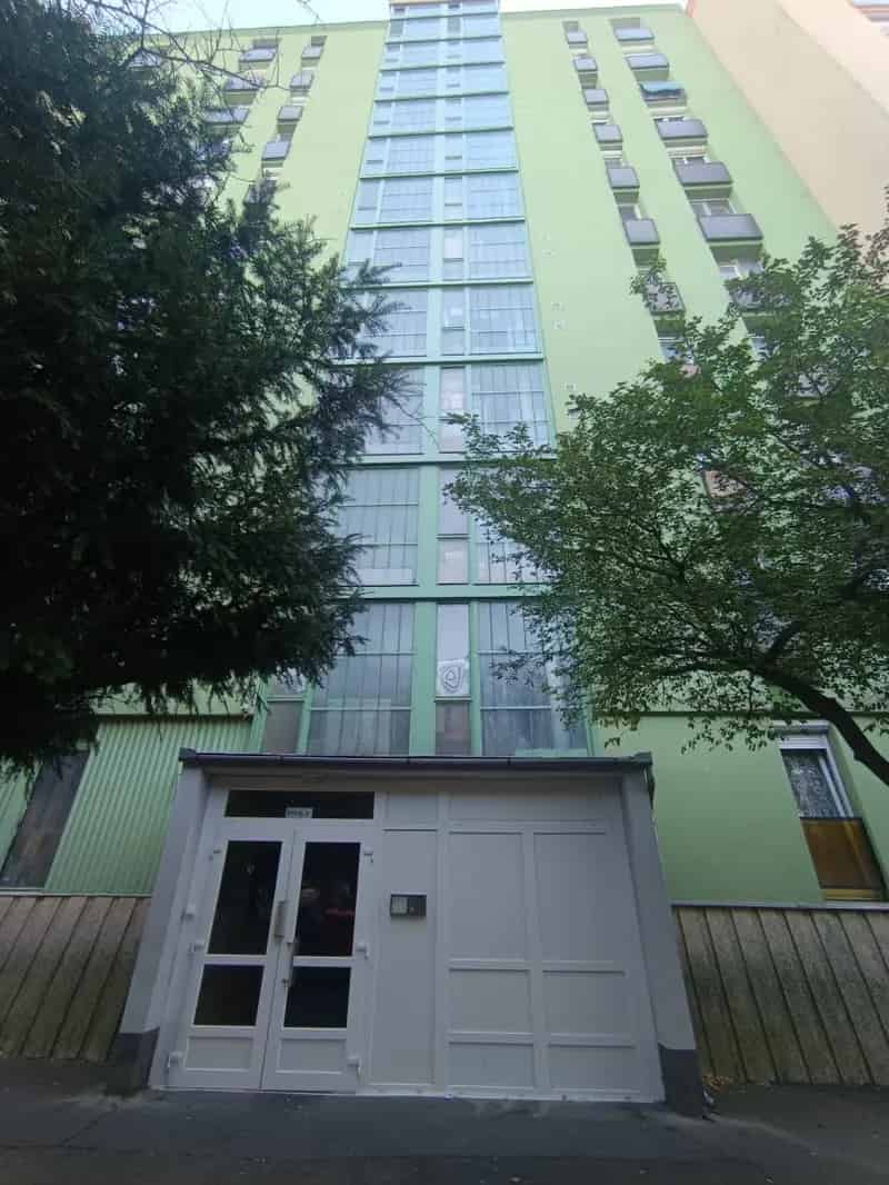 Pécs Diana téri piac melletti 3 szobás panellakás eladó