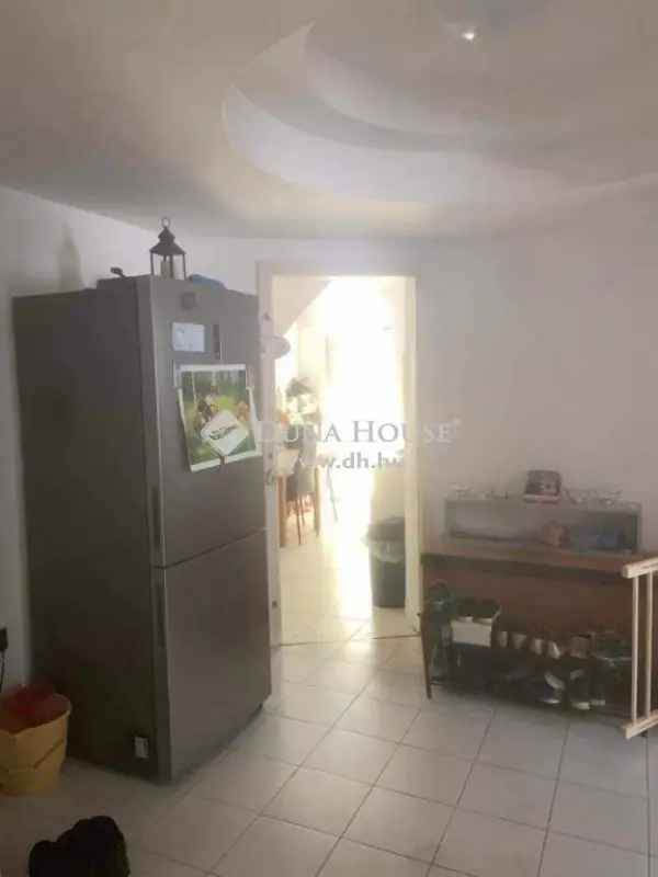 68 m2-es 2 5 szobás lakás Pécs belvárosában