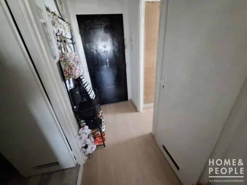 45 m2-es felujitott lakas elado csere Újszegeden