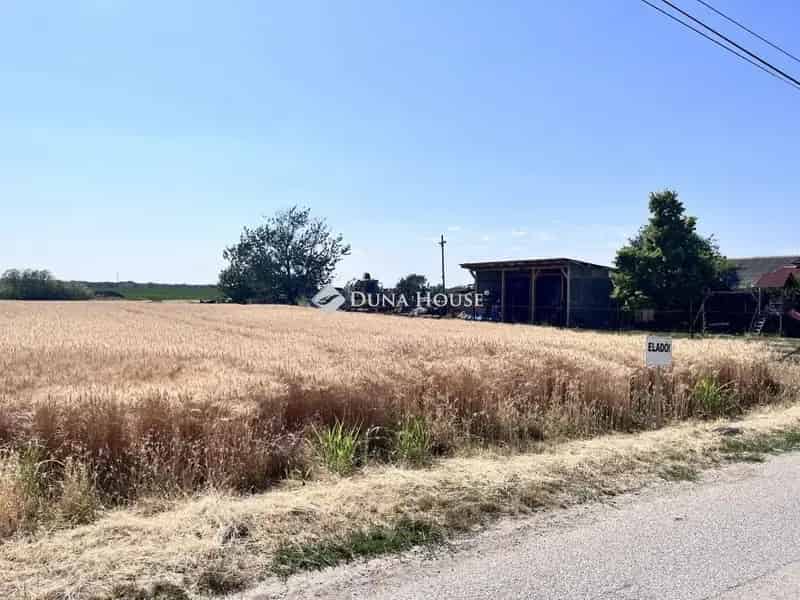 Jenőn eladó telek - nyugodt élet a Balaton közelében