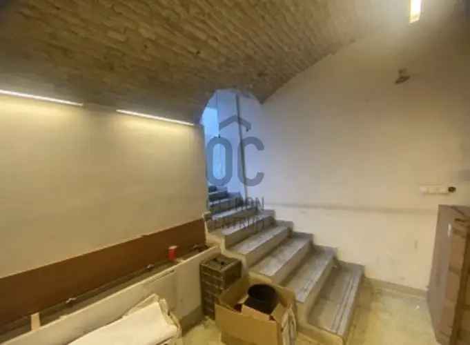 Budapest I kerületi eladó üzlethelyiség Tabánban