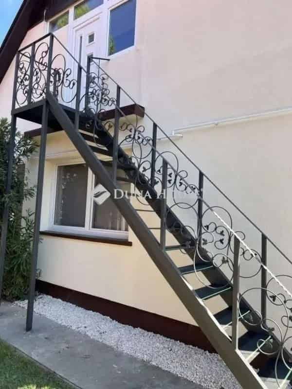 80m2-es családi ház Dunaharasztiban stéggel eladó