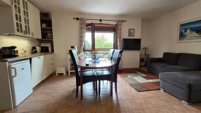 Zamárdi Balaton-közeli 2 hálós lakás eladó