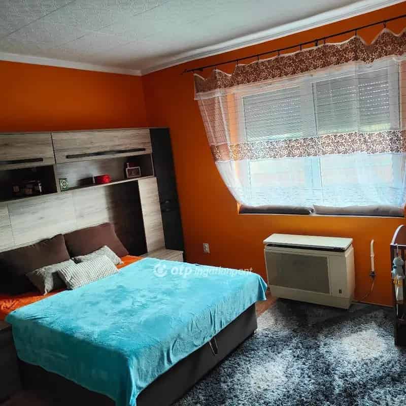 Demecser - Felújított családi ház 2215 m2-es telken