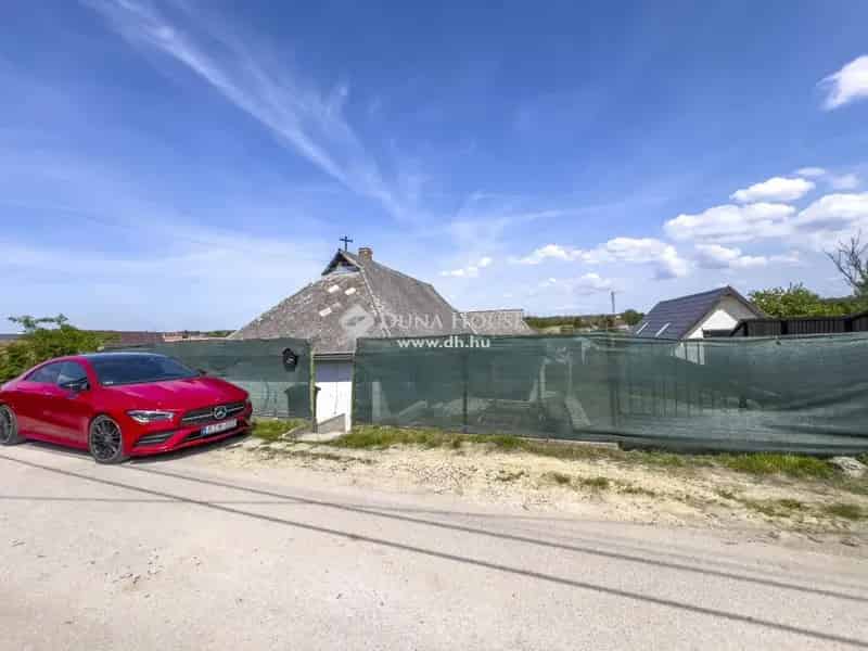 67 nm-es felujítandó ház Etyeken eladó