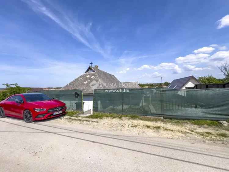 67 nm-es felujítandó ház Etyeken eladó