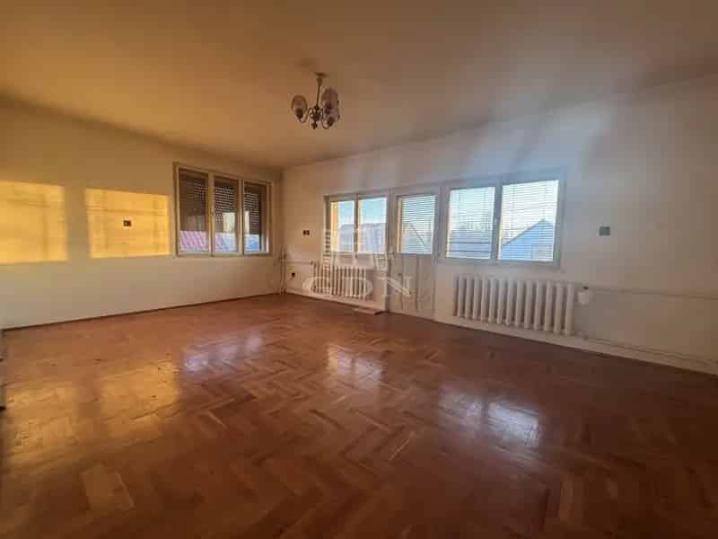 Bábolna 158 nm-es 4 szobás családi ház eladó