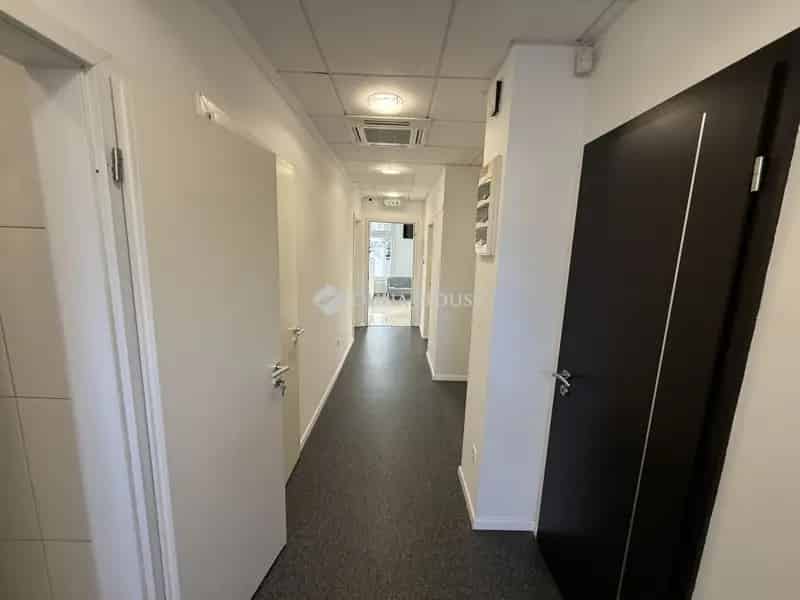 82 m2-es üzlethelyiség eladó Kecskemét belvárosában