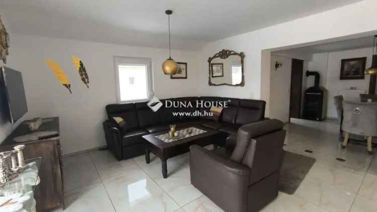Dunafalvi Duna-parti ház eladó - modern, felújított, kerttel