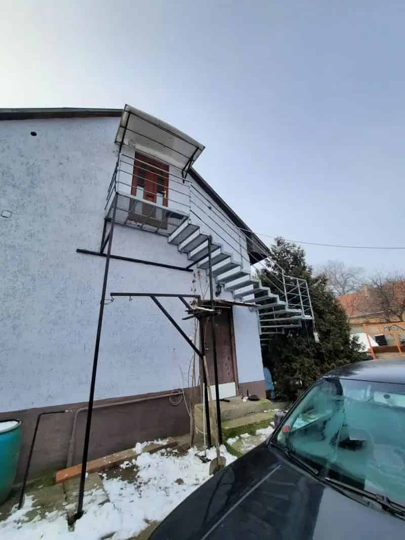 Debreceni vendéglátóegység eladó 4 lakásos házzal