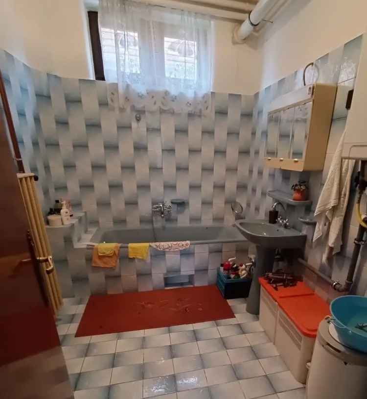 180 m2-es kétszintes ház Eszteregnyén nagy telekkel eladó