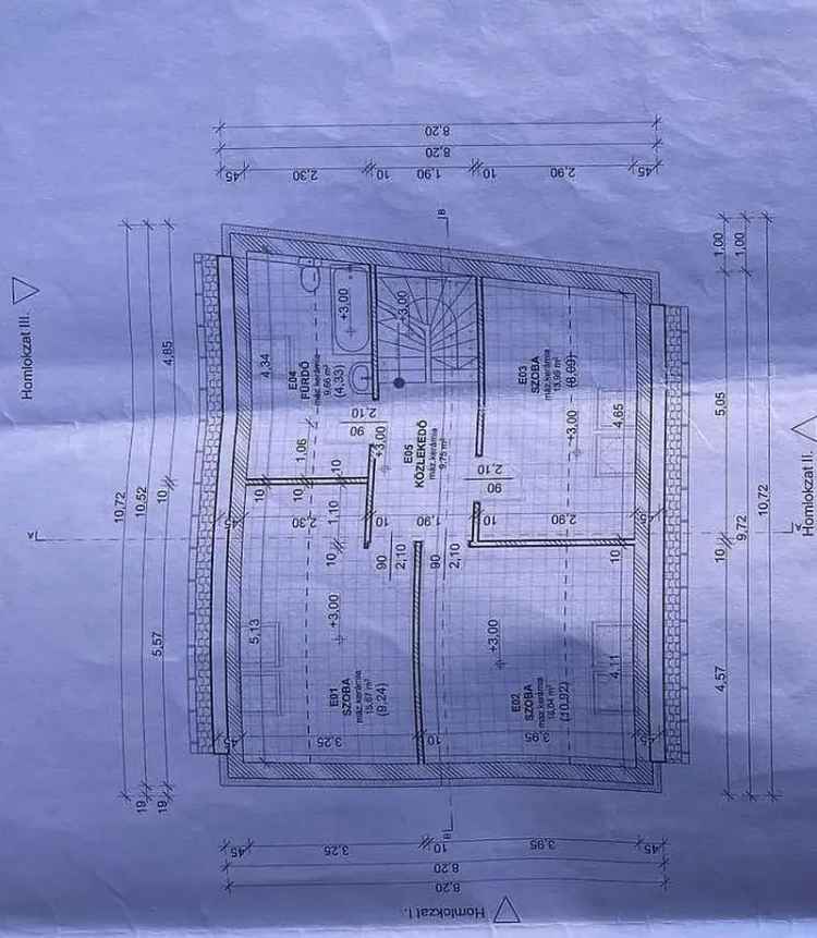 Befejezetlen sorhaz elado Kisvacon sajat kerttel es dupla garazzsal