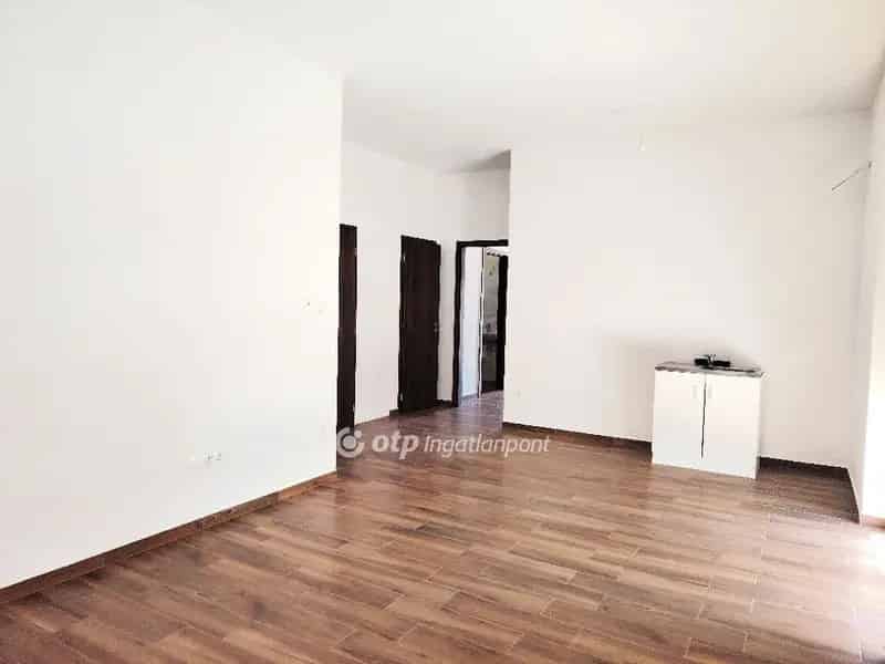 Velencei tégla ikerházrész eladó - 80m2, 3 szoba, kulcsrakész