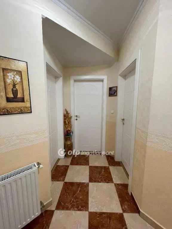 Besnyői 100 nm-es 3 szobás családi ház eladó