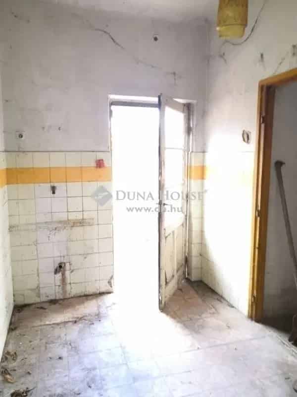 100m2-es családi ház eladó XVIII kerületben felújítandó