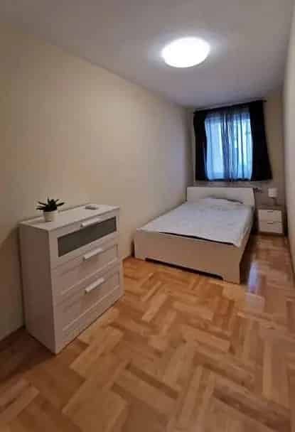 Belvarosi 50 nm-es 2 szoba tegla lakás kiado