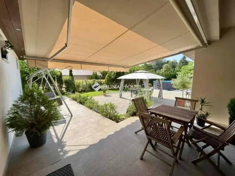 Kecskemét Petőfiváros - 145m2-es családi ház dupla garázzsal és gyönyörű kerttel