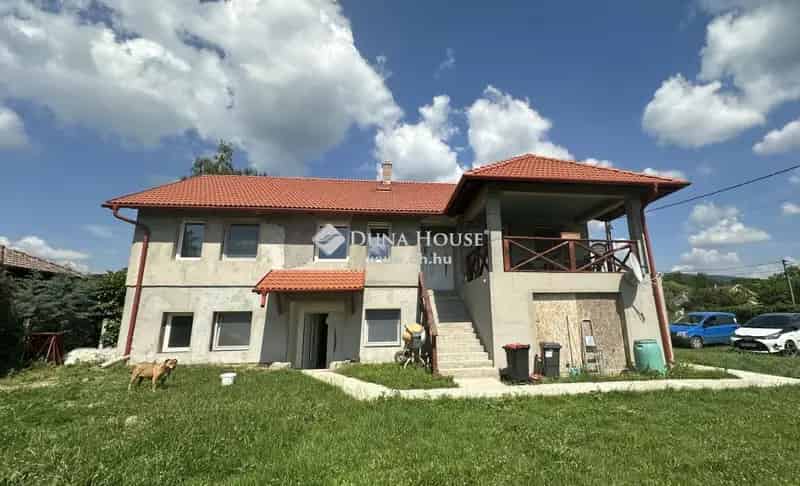 210 m2-es két generációs családi ház Kesztölcön
